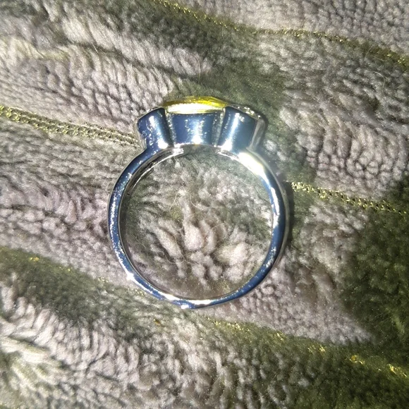 (8)💥Oval Canary Yellow💛 Centre Rhinestone Ring💥 - Picture 3 of 6